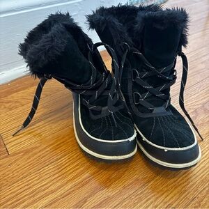 Sorel Black Fur-Trimmed Winter Boots